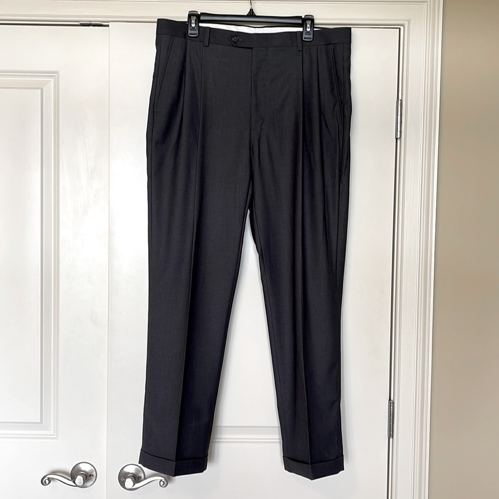 Daniel Cremieux Signature Collection pleated pants w/cuff.  Gray 36x30